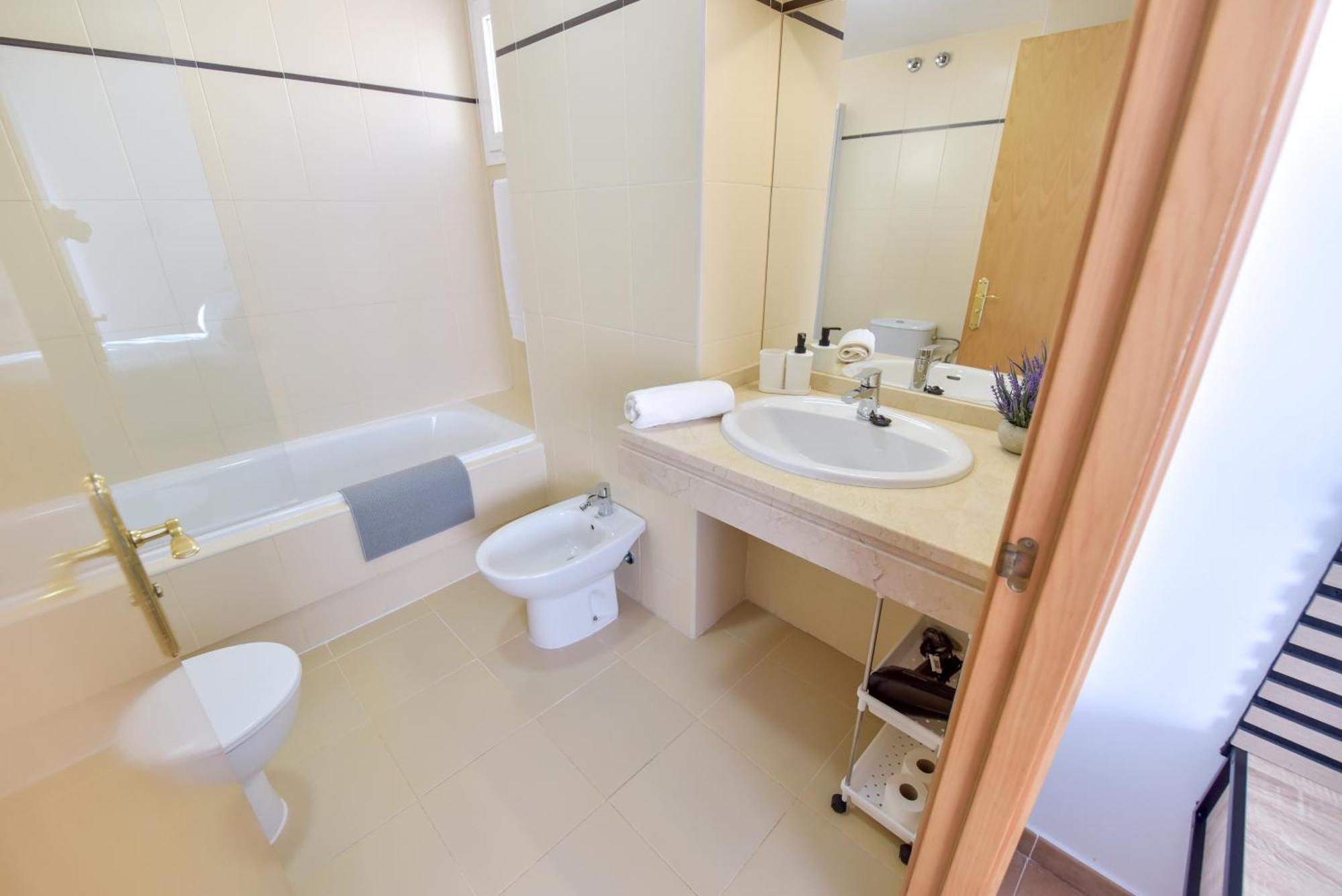 New Premium Apartment - Free Parking & Pools La Algaba Kültér fotó